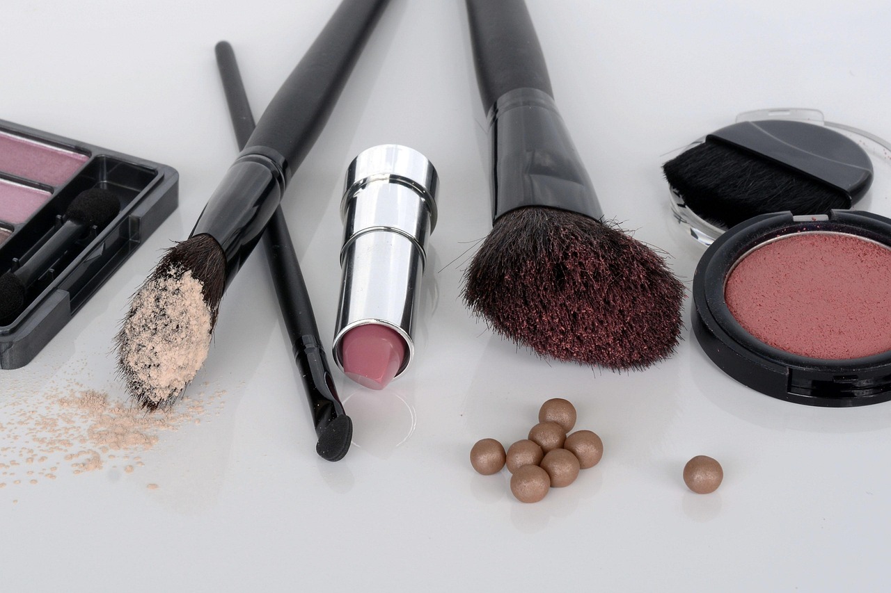 Read more about the article 6 Proven Makeup Essentials You Actually Need to Simplify Your Beauty Routine